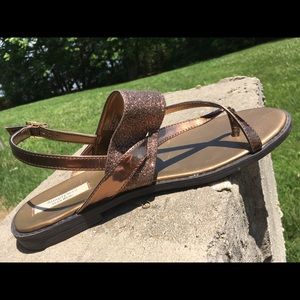 Bronze Simply Vera Vera Wang sandals.
